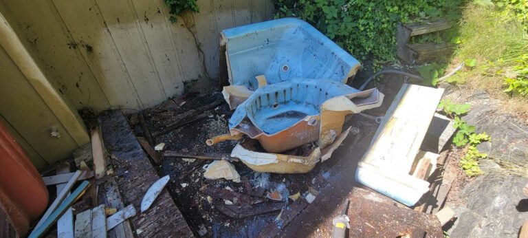 broken-bits-of-hot-tub